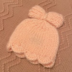 5 for $20-Mud Pie Infant knitted hat with bow and scalloped edging. Like new.